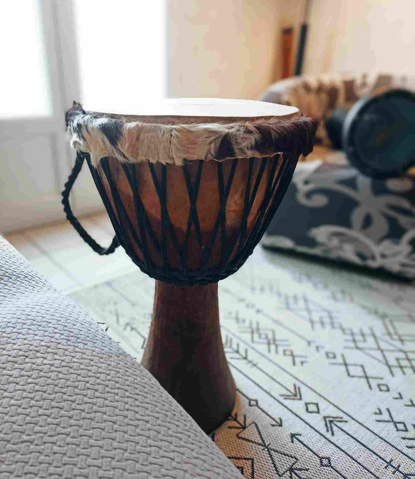 Seance individuelle cabinet avec djembe et darbuka musicothérapie